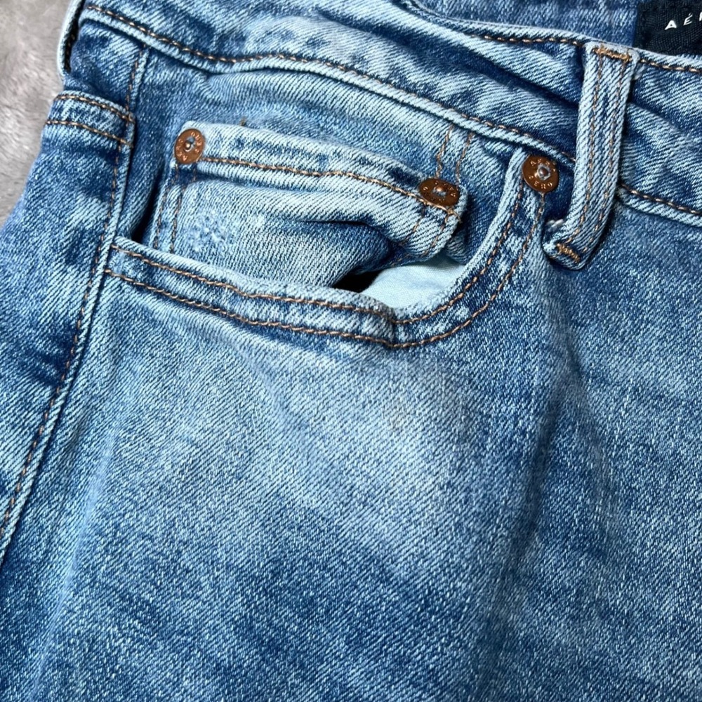Aeropostale Mens Size 30x30 Skinny Taper Jeans Blue Distressed Ripped Frayed Hem - Picture 16 of 16